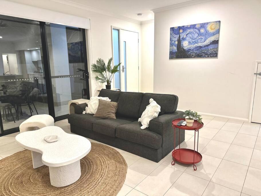 Tranquil Serenade - Brand New Near Golf Courses & Theme Parks Holiday home