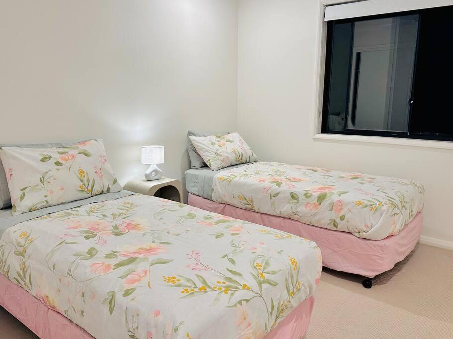 Tranquil Serenade - Brand New Near Golf Courses & Theme Parks Holiday home
